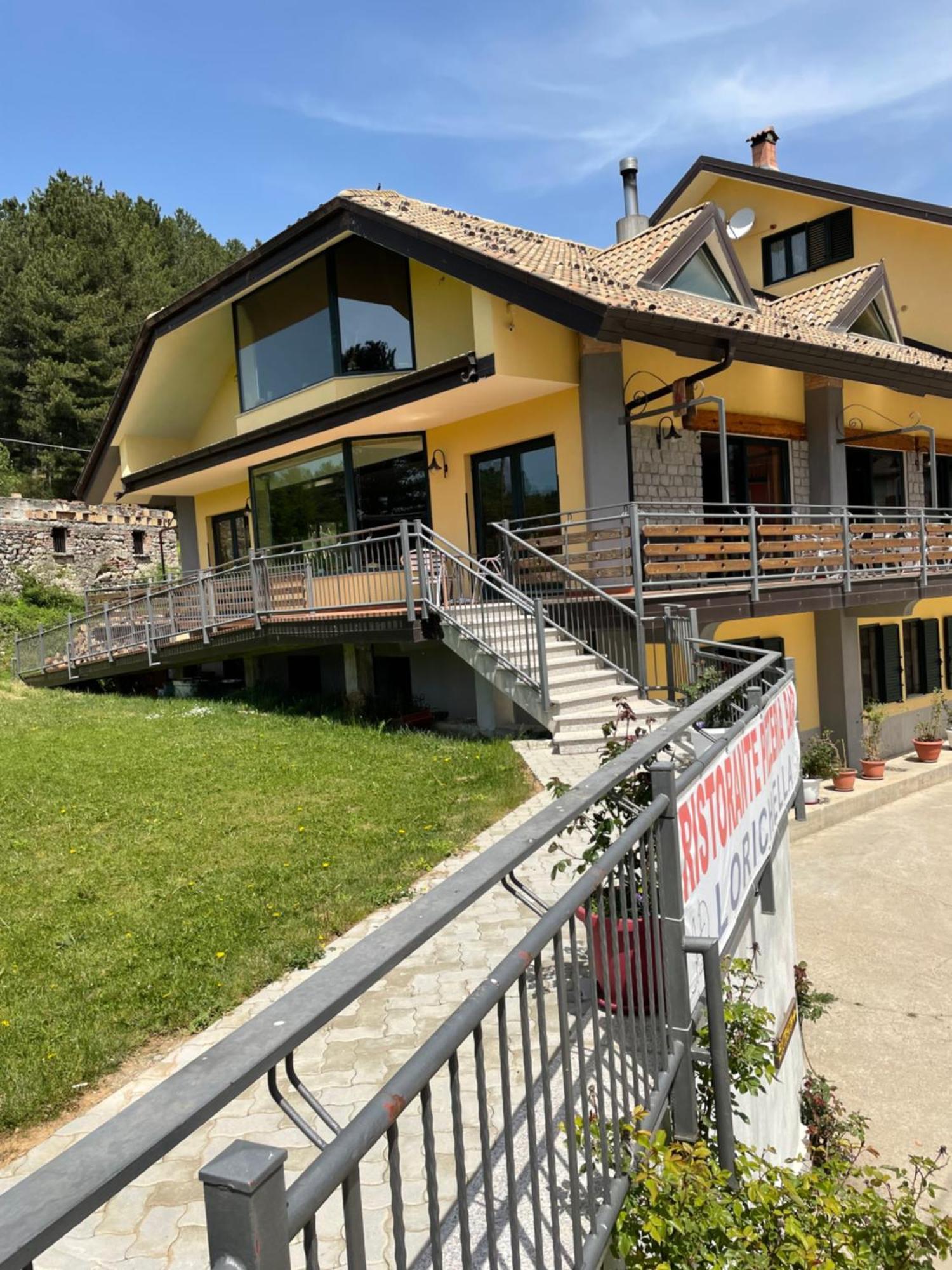 Fd Lorichella Hotel Lorica Exterior photo